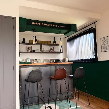 Holiday home Maison Atypique 3 Et Garage Vintage *