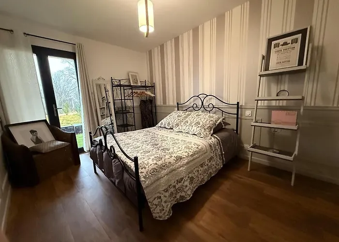 Maison Atypique 3 Et Garage Vintage Hébergement de vacances Sébazac-Concourès